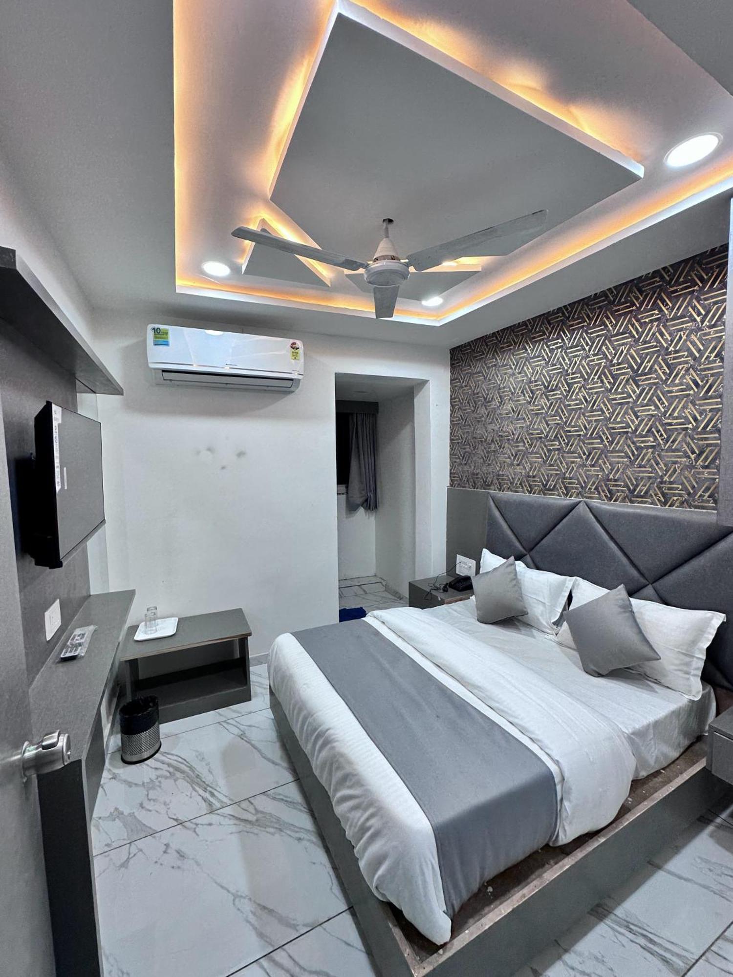 Hotel The Pacific Ahmedabad Airport Eksteriør bilde